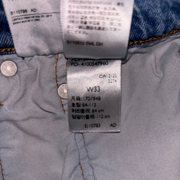 Levi's 501 Light Wash Frayed Jean Shorts - Picture 6 of 6